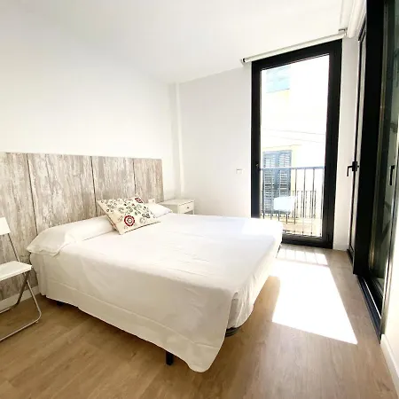 Montse Con Terraza